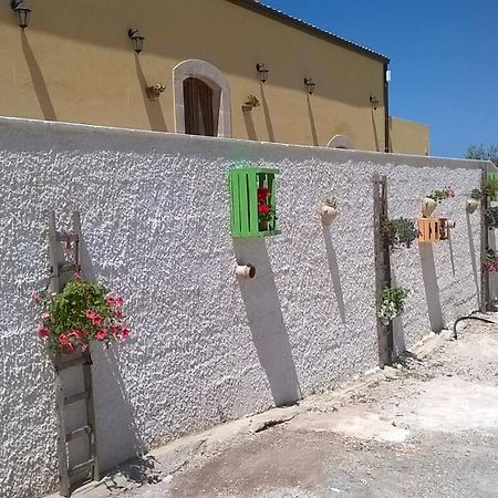 Agriturismo Monte Criscione アヴォラ エクステリア 写真