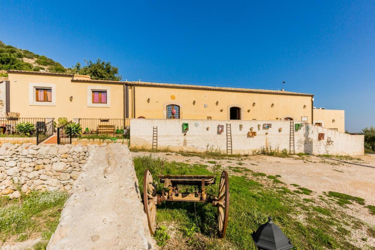 Agriturismo Monte Criscione アヴォラ エクステリア 写真
