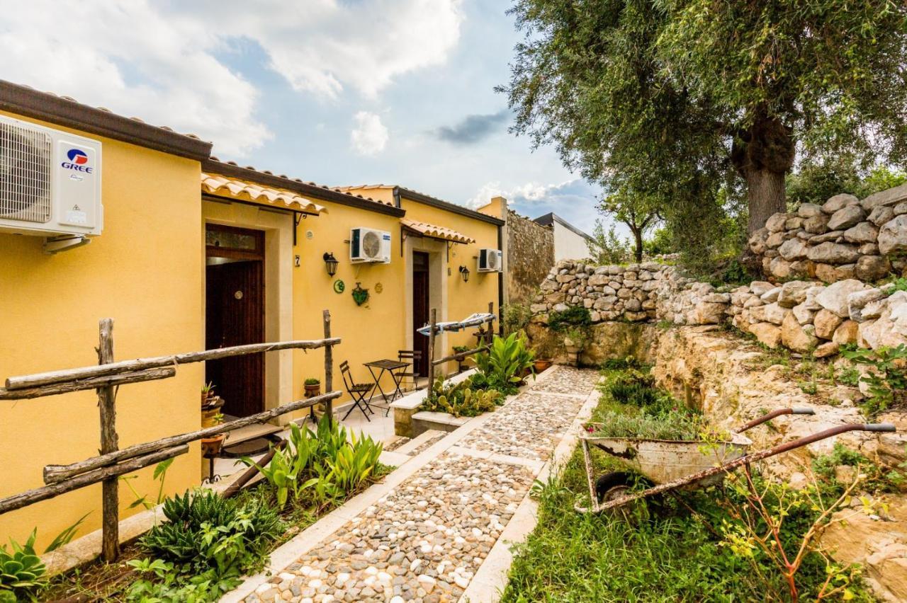 Agriturismo Monte Criscione アヴォラ エクステリア 写真