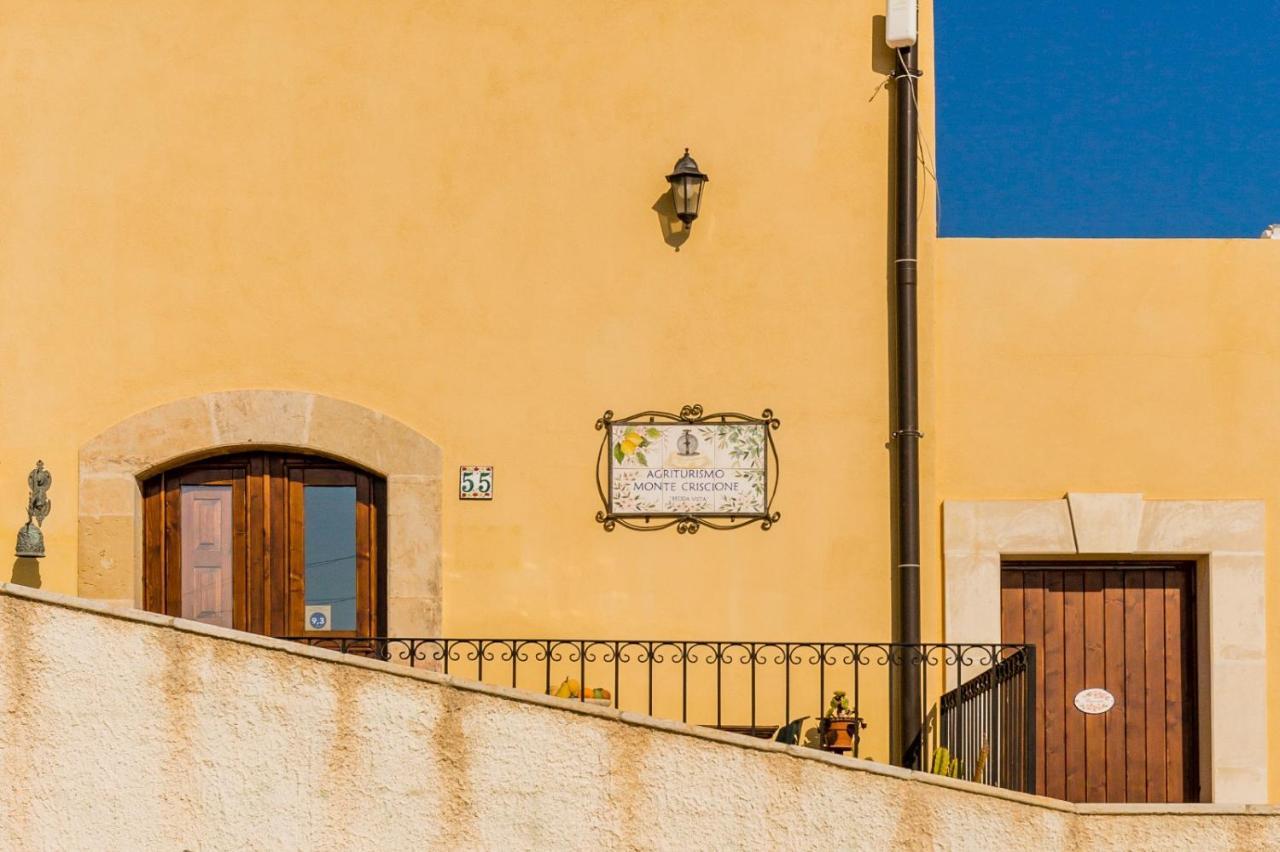 Agriturismo Monte Criscione アヴォラ エクステリア 写真