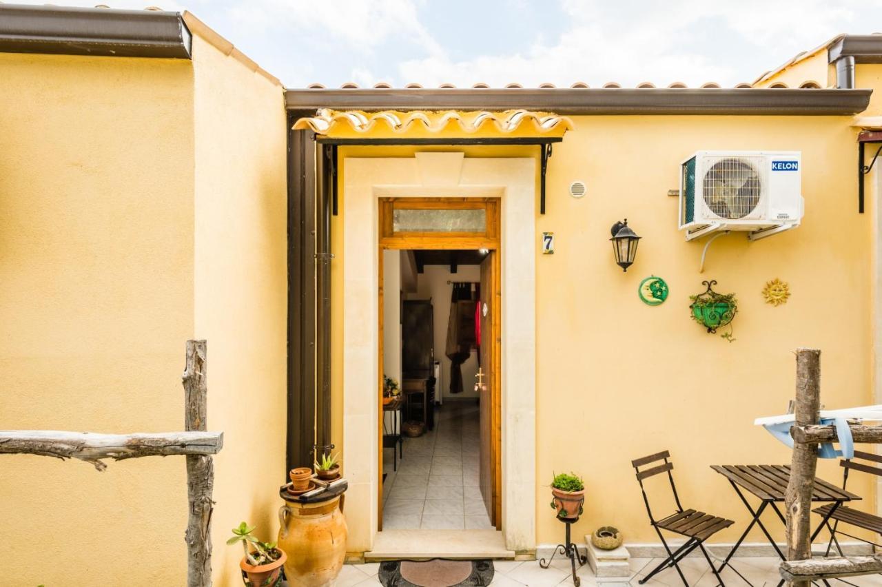 Agriturismo Monte Criscione アヴォラ エクステリア 写真