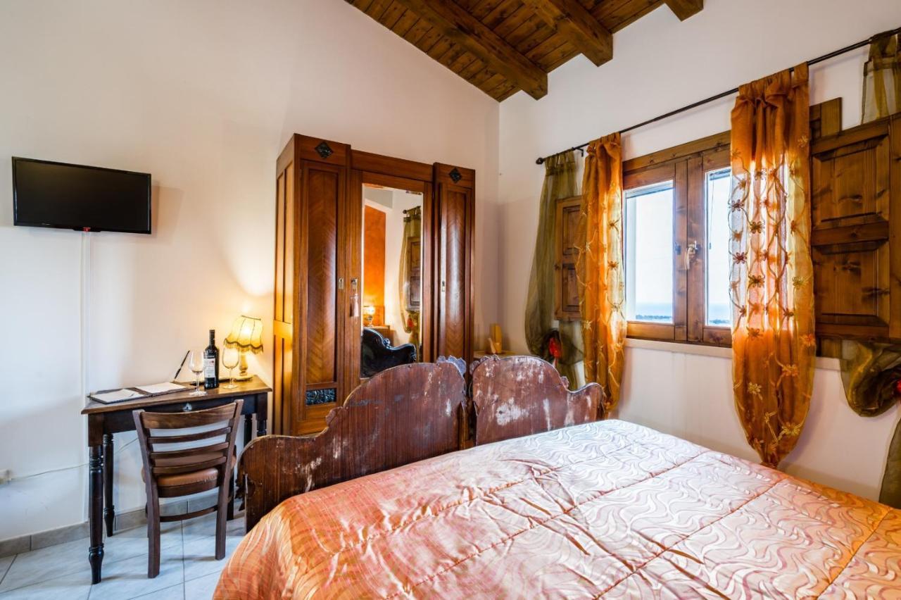 Agriturismo Monte Criscione アヴォラ エクステリア 写真