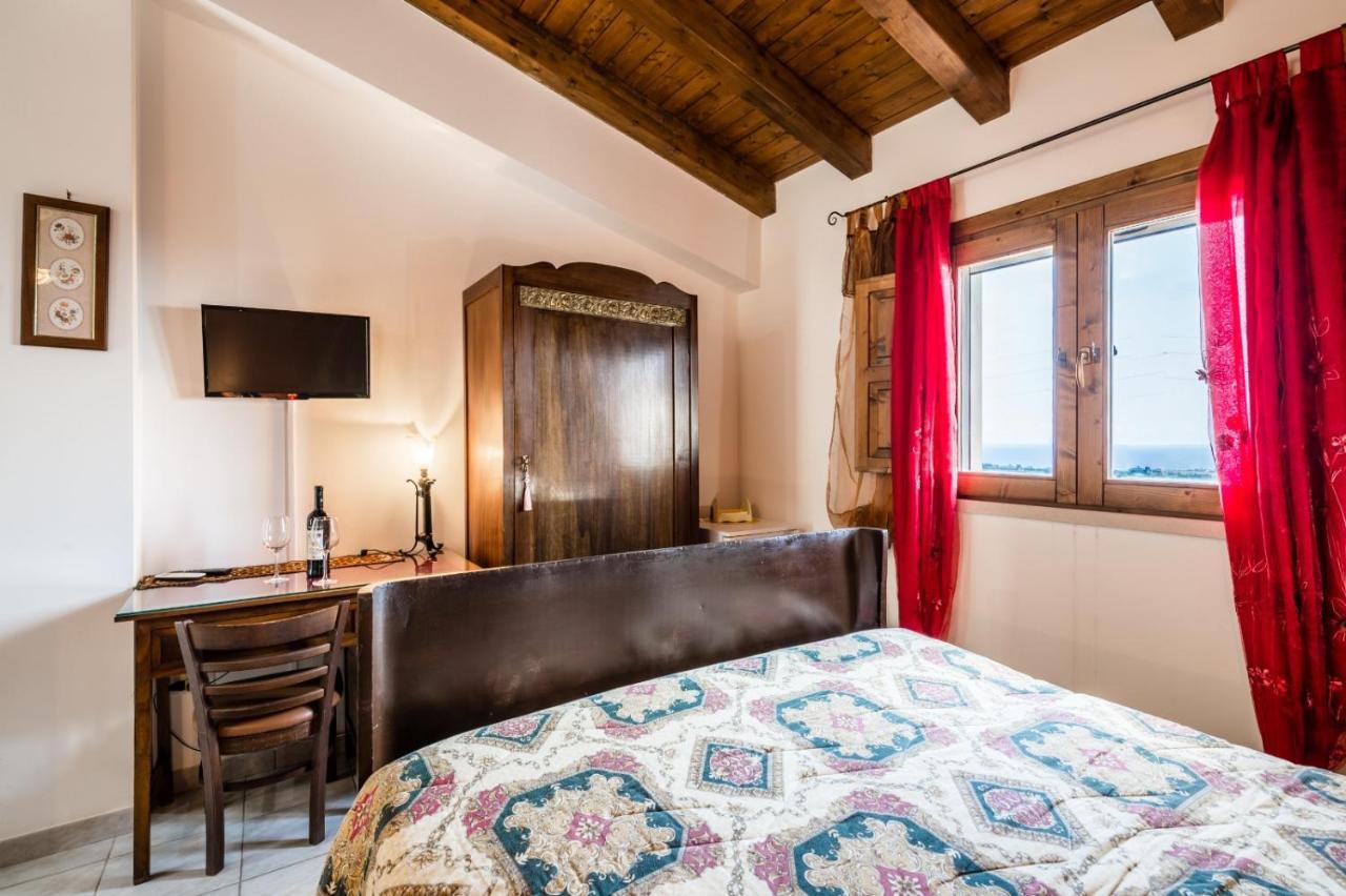Agriturismo Monte Criscione アヴォラ エクステリア 写真