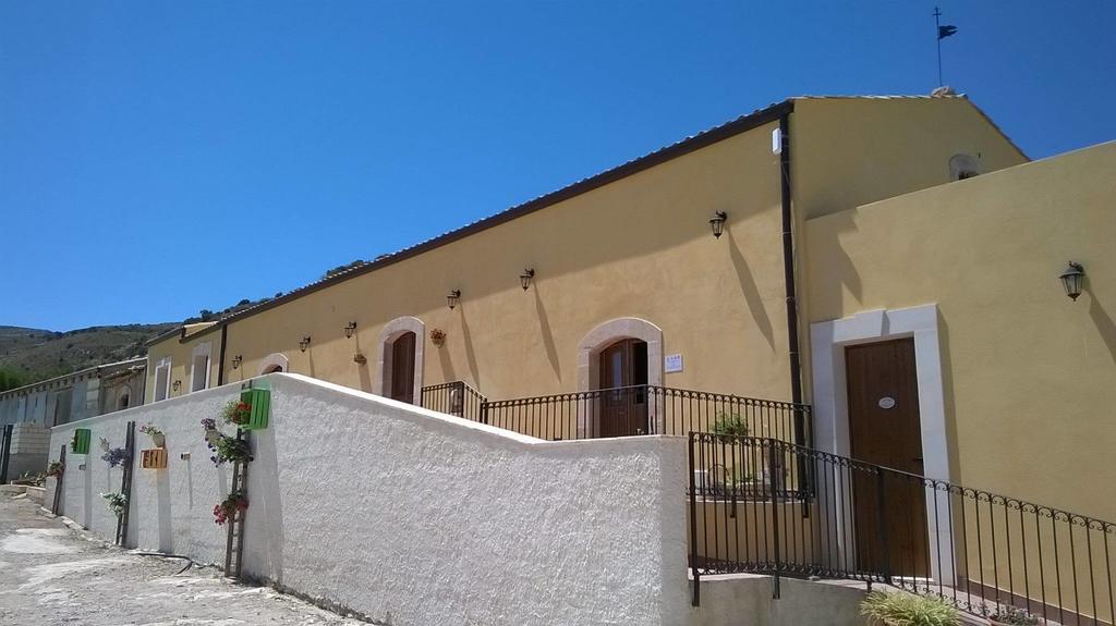 Agriturismo Monte Criscione アヴォラ エクステリア 写真