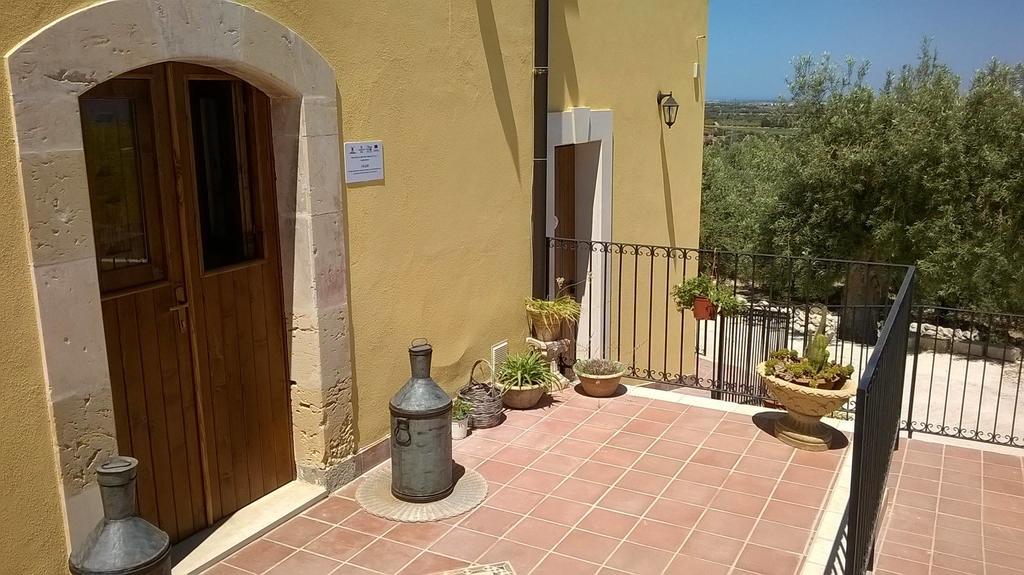 Agriturismo Monte Criscione アヴォラ エクステリア 写真