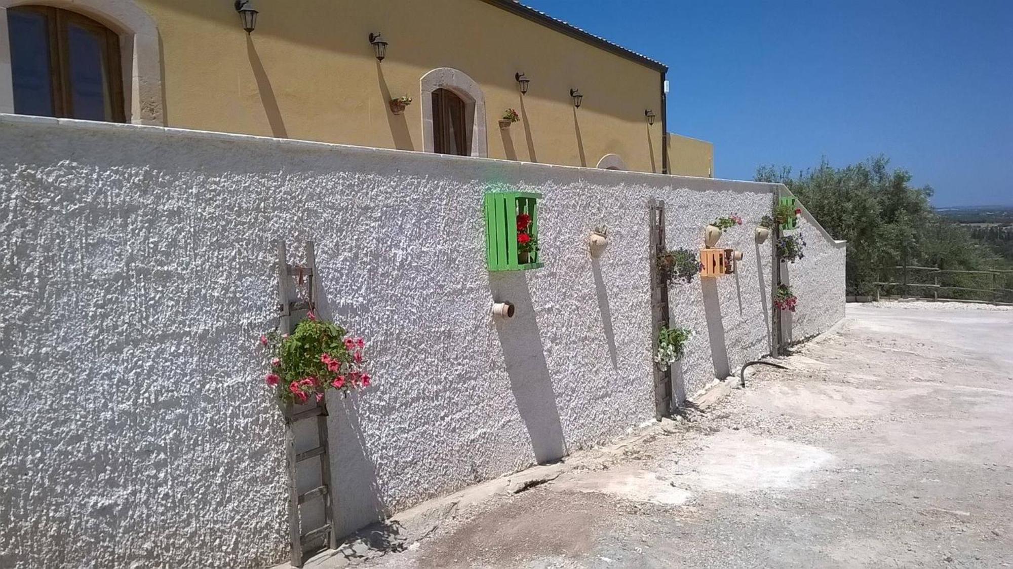 Agriturismo Monte Criscione アヴォラ エクステリア 写真