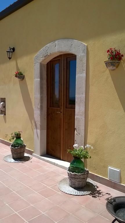 Agriturismo Monte Criscione アヴォラ エクステリア 写真