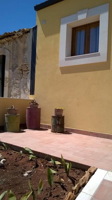 Agriturismo Monte Criscione アヴォラ エクステリア 写真