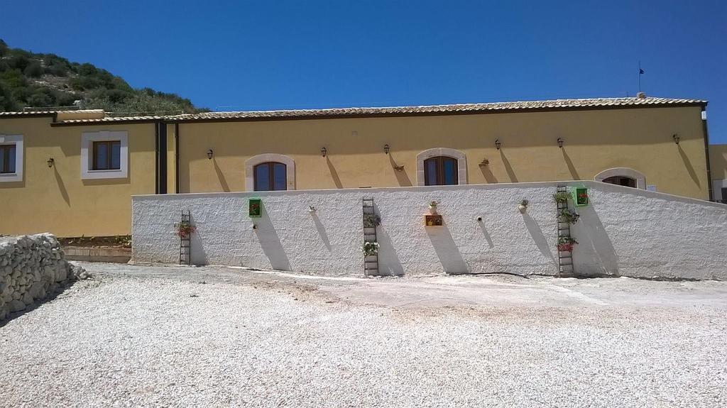 Agriturismo Monte Criscione アヴォラ エクステリア 写真